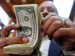 سعر الدولار في السوق السوداء والبنوك اليوم مقابل الجنيه المصري.. استقرار نسبي يسيطر على المشهد