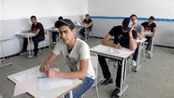 "التعليم" تفحص أسئلة الفيزياء للدبلومات المتداولة قبل بدء الامتحان (إنفوجراف)