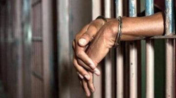 شرطي وتوك توك: هل رفض دفع الأجرة؟ الحقيقة الكاملة
