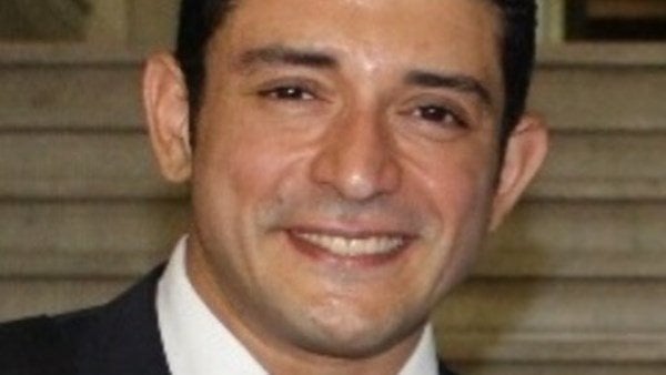 «كان مكتئب».. زوجة حفيد نوال الدجوي تكشف عن سبب انتحار زوجها