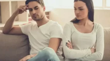 لماذا يقيد بعض الأزواج زوجاتهم عن بناء صداقات جديدة؟ الأسباب والدوافع وراء هذه الظاهرة