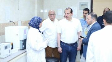 نائب وزير الصحة يُشيد بأداء وحدتي المناظير والمبتسرين بمستشفى قنا العام