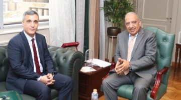 وزير الكهرباء يُعزِّز الشراكة والاستثمار مع الجزائر