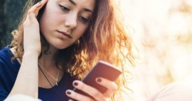10 خطوات للحفاظ على عمر بطارية هاتفك بدلاً من شراء جهاز جديد