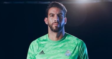 شريف إكرامي يتصدر قائمة الحراس المعمرين في الدوري المصري