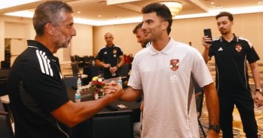 شاهد استقبال نجوم الأهلى لزيزو فى معسكر ميامى