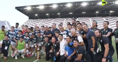محمد يحيى وسيف الوزيرى يُسلّمان باتشوكا كأس التحدى بعد الفوز على الأهلى.. فيديو