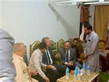 وزير البترول يعزي أسرة بطل حريق العاشر من رمضان بمسقط رأسه في الدقهلية