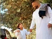 بعد إجرائه عملية جراحية وتدهور حالته الصحية.. محمد ثروت يطالب بالدعاء لابن تامر حسني