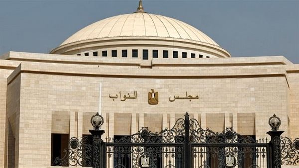 انتداب معلمات من أسوان إلى دمياط لمراقبة امتحانات.. و"النواب" يتدخل