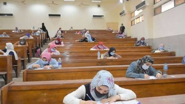 انتهاء امتحانات الفصل الدراسي الثاني بكلية الحقوق بقنا