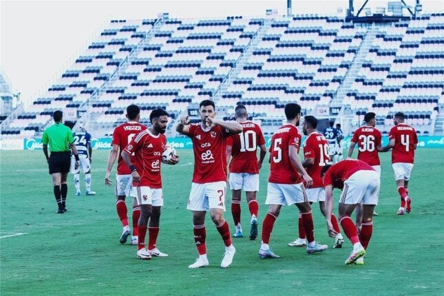 باللون الأسود.. الأهلي يكشف عن قميصه البديل في الموسم الجديد «صورة»