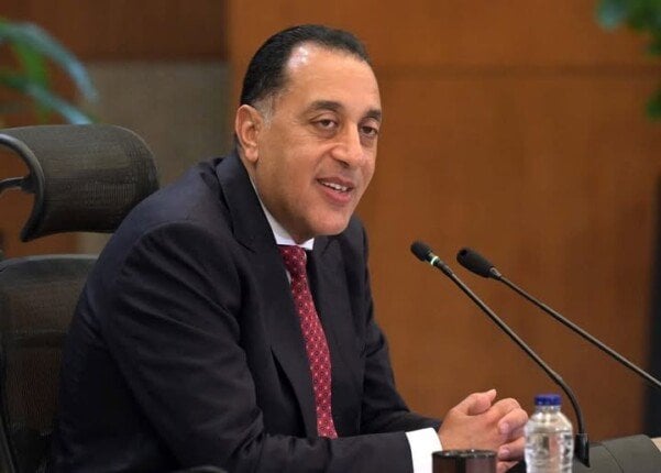 رئيس الوزراء يُهنئ نظيره السوداني بتوليه منصبه الجديد