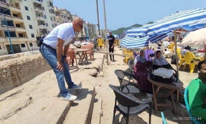 رئيس مصايف الإسكندرية يكثف الجولات الميدانية لضبط المنظومة داخل الشواطئ