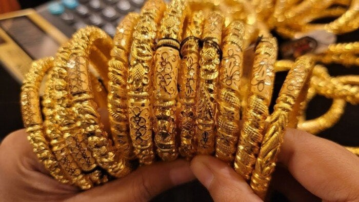 عيار 21 الآن.. تحديث مباشر لـ سعر الذهب في مصر اليوم الأحد 15-6-2025