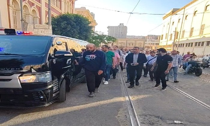 في جنازة مهيبة.. الآلاف يشيّعون جثمان محمود صلاح ضحية العاصفة الثلجية بالإسكندرية
