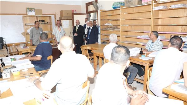 محافظ بني سويف يتفقد سير العمل بكنترول دبلوم المدارس الصناعية" نظام 3 سنوات"