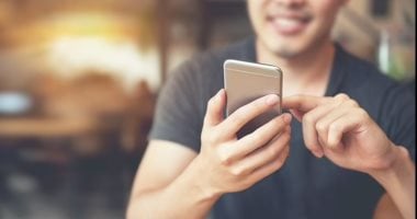 هل يستمع هاتفك إليك؟.. هكذا تتحقق من الأمر