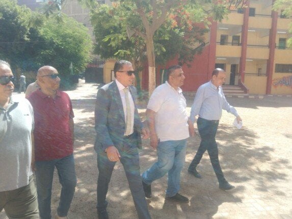 وكيل تعليم الجيزة يتفقد جاهزية لجان الامتحانات لاستقبال طلاب الثانوية العامة