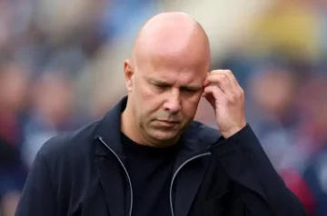 آرني سلوت يدعم محمد صلاح قبل مواجهة برينتفورد في الدوري الإنجليزي الممتاز