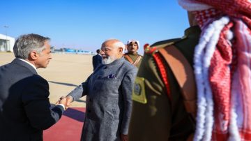 عاجل.. جعفر حسان يستقبل رئيس وزراء الهند ناريندرا مودي في زيارة رسمية للأردن