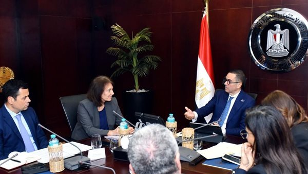 عاجل.. وزير الاستثمار والتجارة الخارجية يلتقي بعثة صندوق النقد الدولي ويستعرض الرؤية الإصلاحية