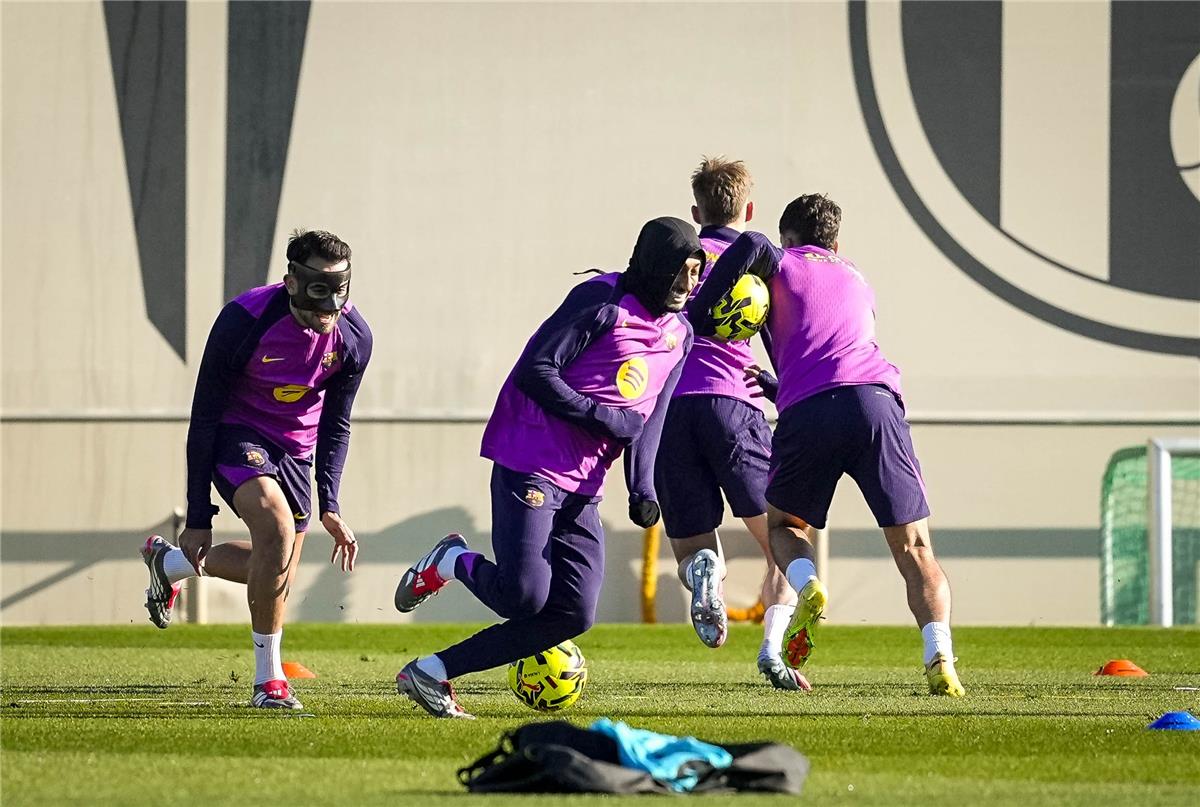 عاجل.. هانز فليك يستقبل أنباء سارة في تدريبات برشلونة قبل مباراة ريال بيتيس