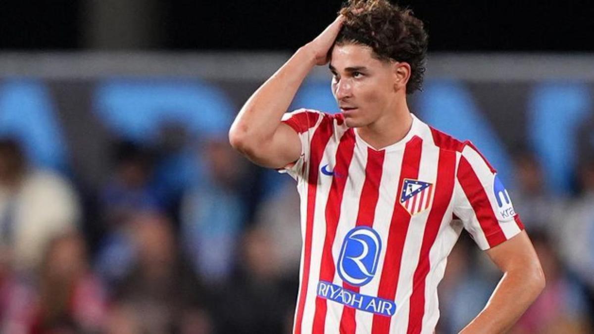 عاجل.. برشلونة يتخذ قرارًا صادمًا بشأن صفقة جوليان ألفاريز