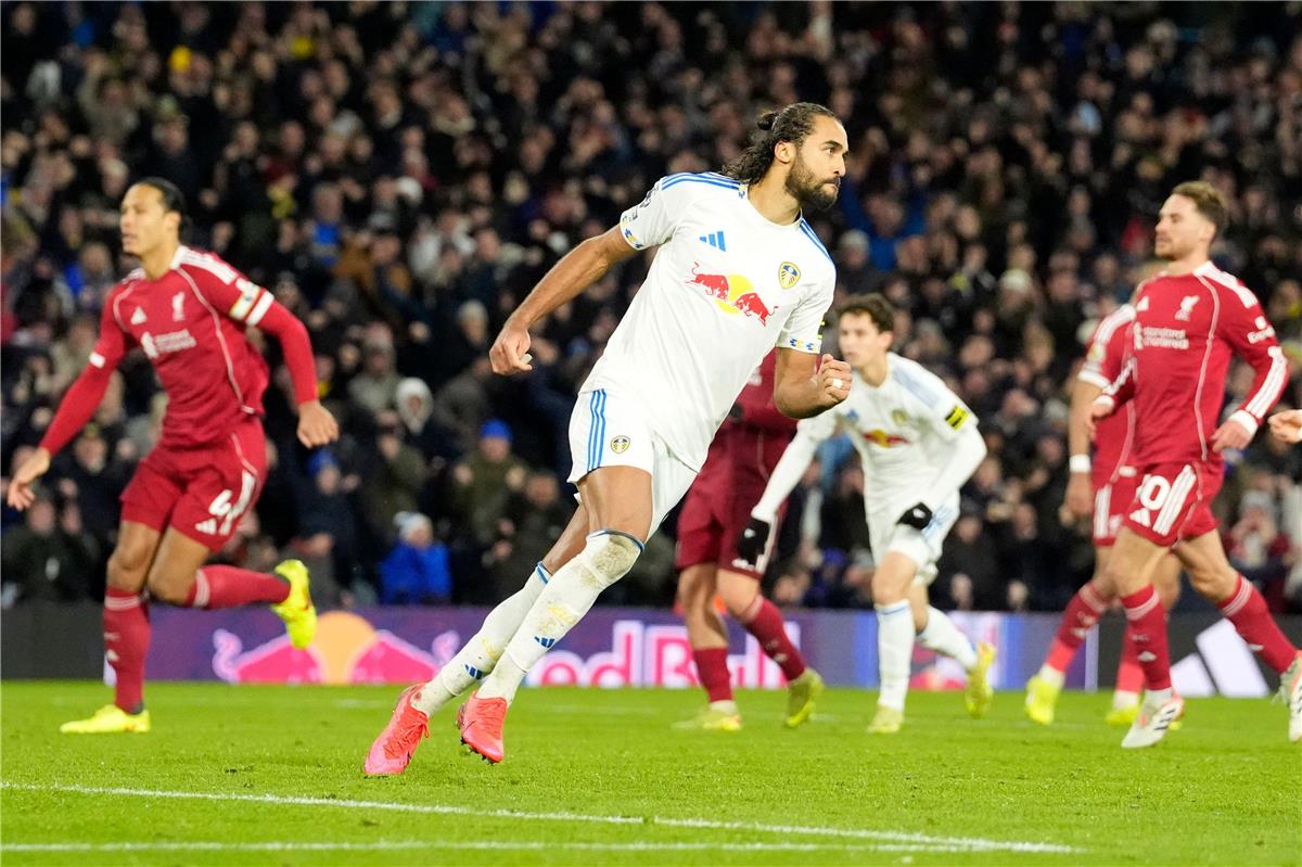 عاجل.. فيديو | في دقيقتين.. ليدز يونايتد يسجل هدفين أمام ليفربول في الدوري الإنجليزي