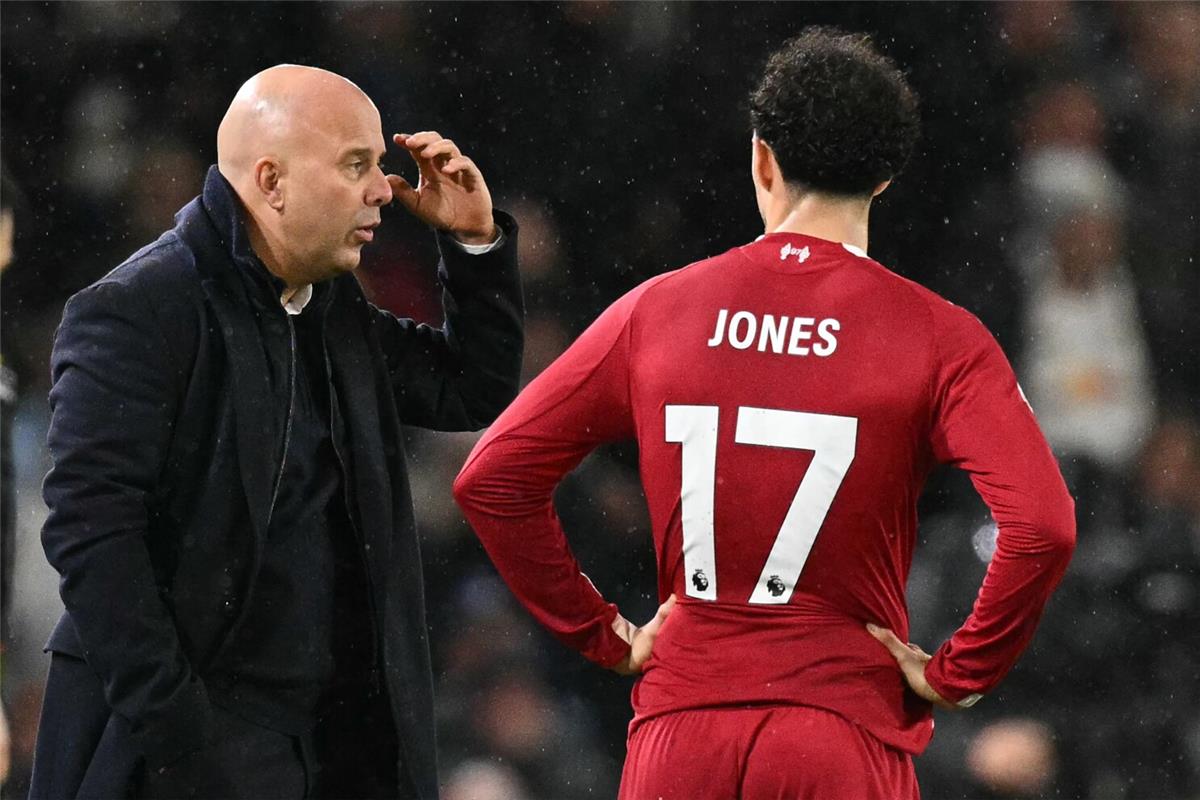 عاجل.. قرار هام من إدارة ليفربول تجاه سلوت بعد التعادل أمام ليدز يونايتد