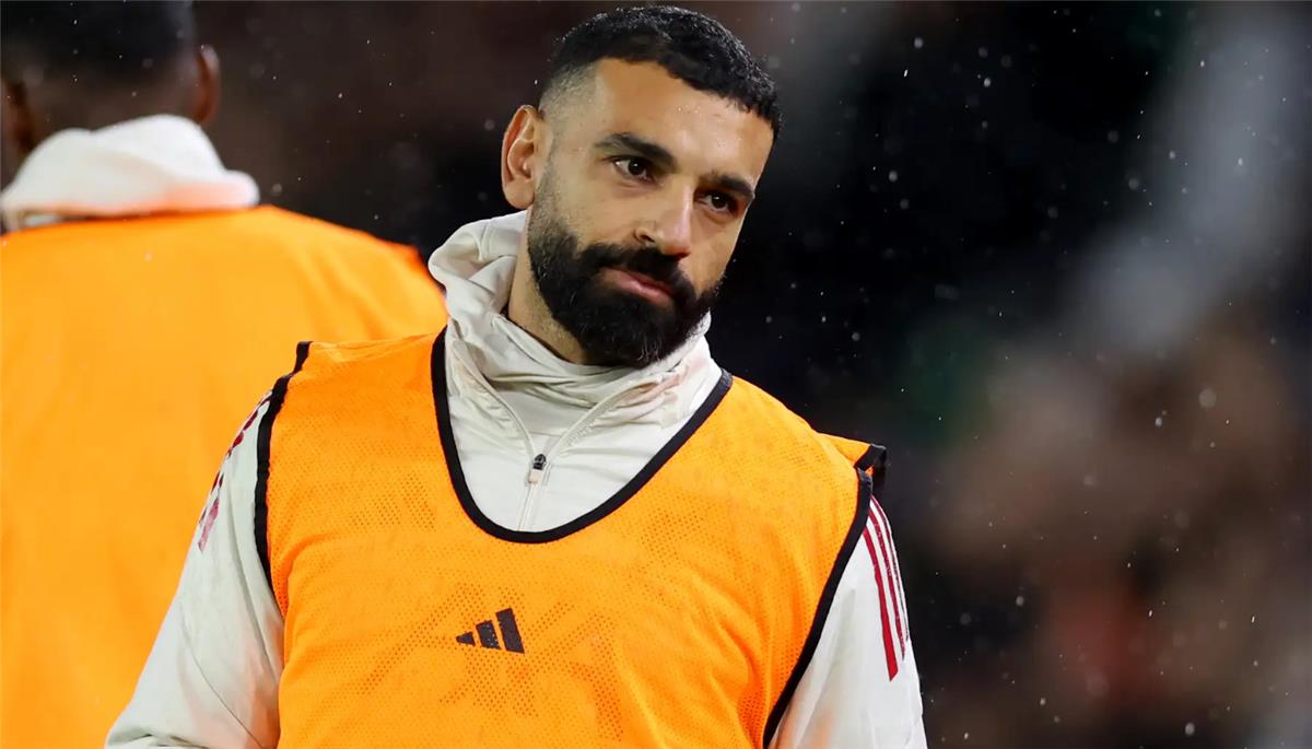 عاجل.. “شعور صادق وإشارة مزيفة”.. خبير لغة جسد يُحلل تصريحات محمد صلاح ضد سلوت وليفربول