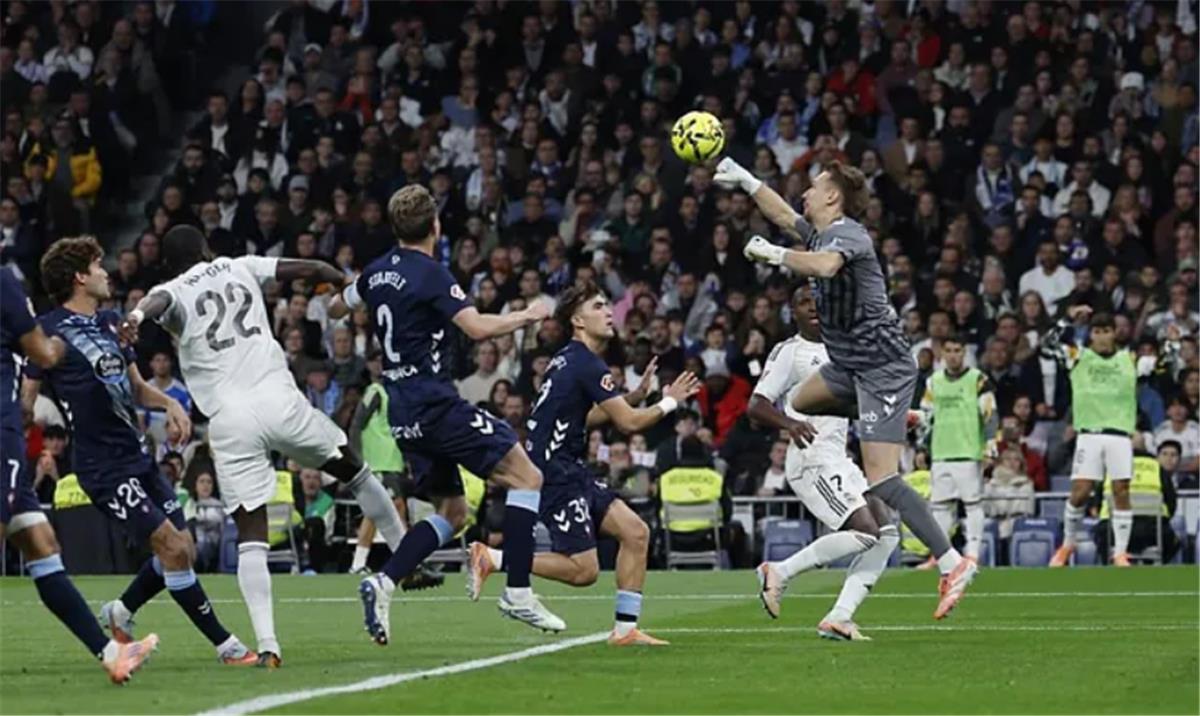 عاجل.. طرد جديد في ريال مدريد وسيلتا فيجو يسجل الهدف الثاني