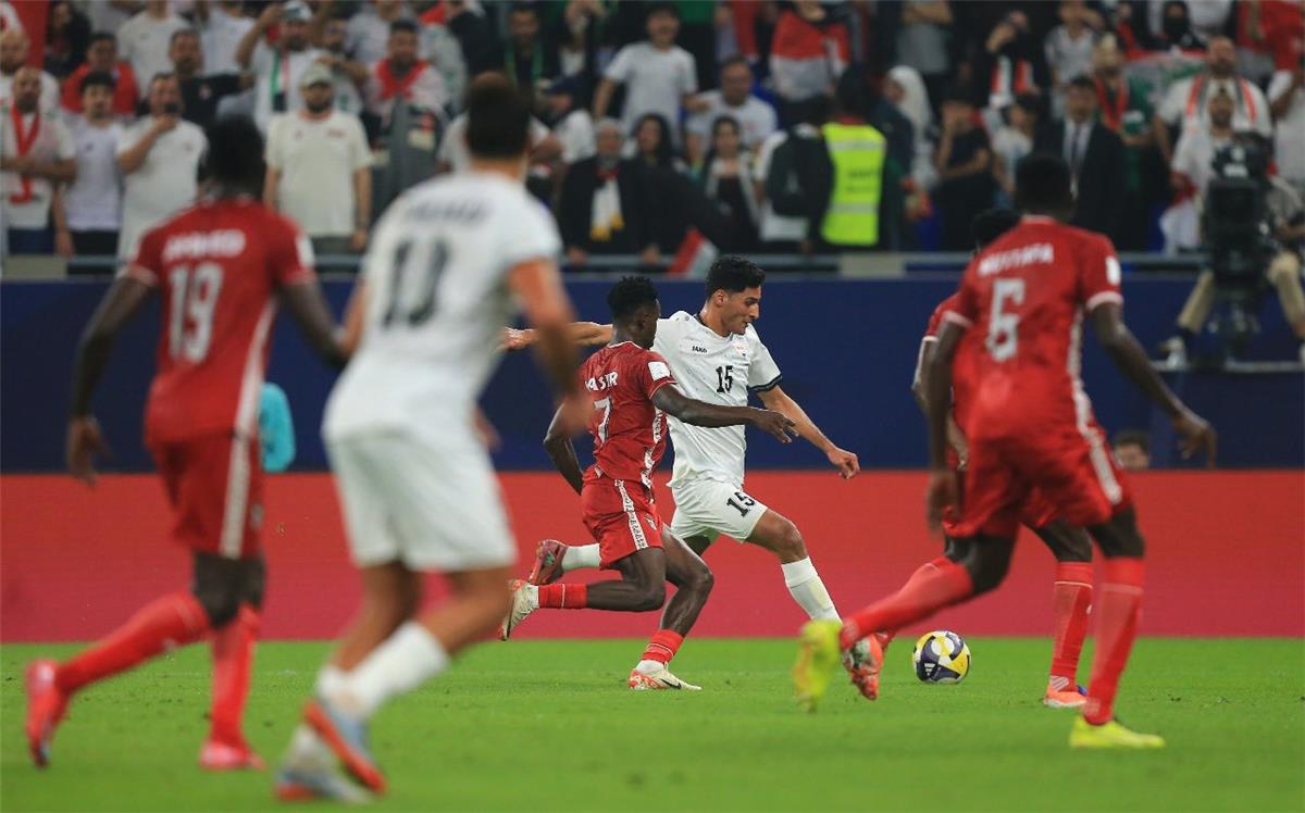 عاجل.. موعد والقنوات الناقلة لمباراة العراق والجزائر اليوم في كأس العرب 2025