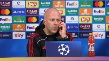 عاجل.. سلوت يوضح أسباب جلوس صلاح على دكة البدلاء ويؤكد: أحبه مثل باقي اللاعبين