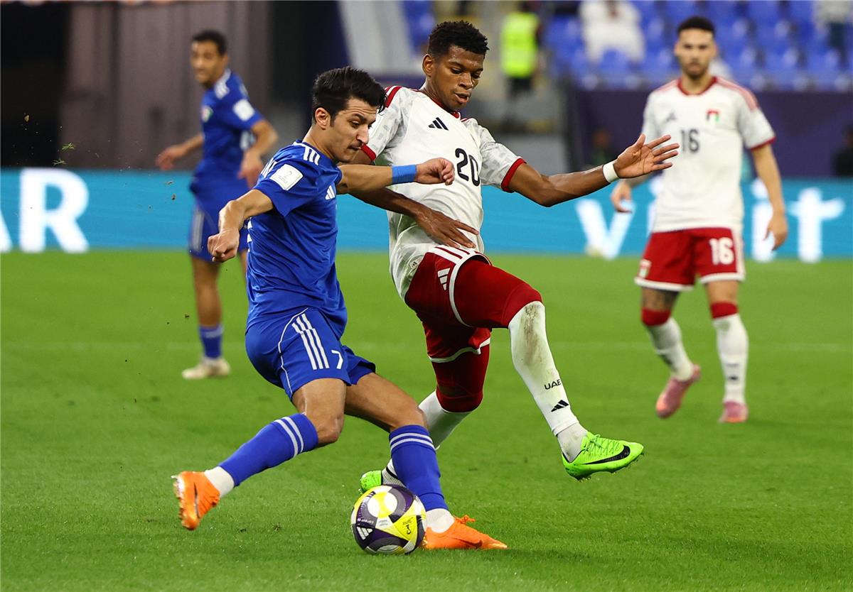 عاجل.. فيديو | الإمارات تهزم الكويت بثلاثية وتخطف بطاقة التأهل لربع نهائي كأس العرب 2025