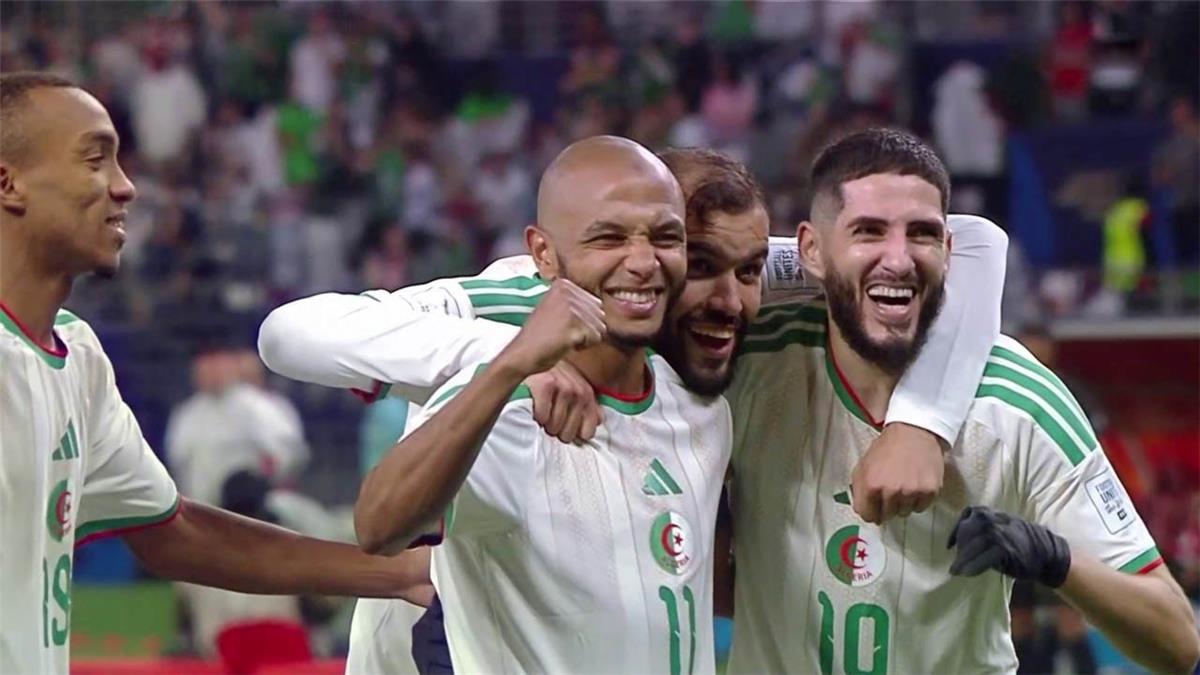 عاجل.. فيديو | منتخب الجزائر يهزم العراق بثنائية ويتأهل إلى ربع نهائي كأس العرب 2025