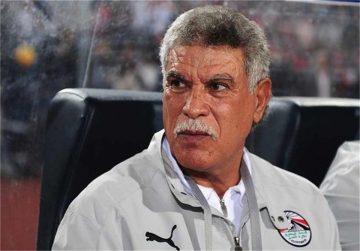 عاجل.. حسن شحاتة يتلقى مكالمة من وزير الرياضة بعد خضوعه لعملية جراحية