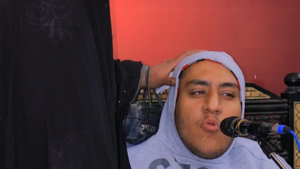 عاجل.. لا يتحدث إلا بالقرآن.. متسابق من الشرقية يبهر مسابقة بورسعيد الدولية بموهبته