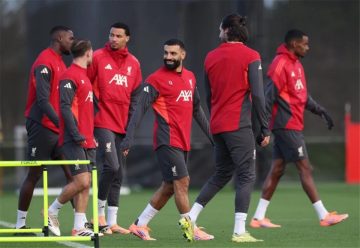 عاجل.. “تلقى عناقًا”.. كواليس مشاركة محمد صلاح في تدريبات ليفربول بعد تصريحاته النارية