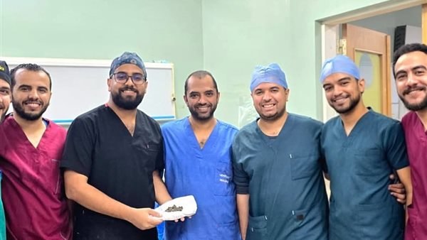 عاجل.. استخراج 58 حصوة من الكلية اليسرى لمريض بمستشفى المعبر الجامعي