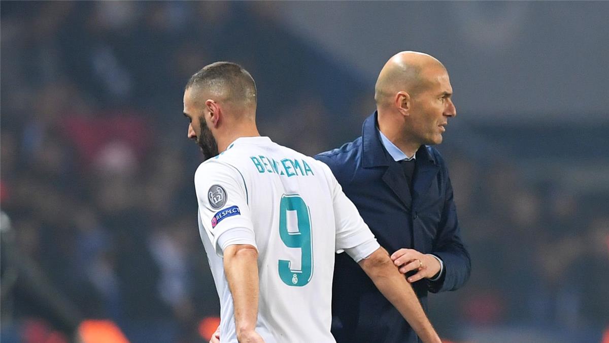 عاجل.. بنزيما: لا أعرف موعد تولي زيدان تدريب منتخب فرنسا.. ويوجه له رسالة