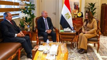 عاجل.. وزارة «التنمية المحلية» تبحث مستجدت تطوير الأسواق والمناطق التجارية فى القاهرة وبورسعيد