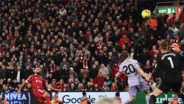 عاجل.. “لاعب آخر خطف الأنظار منه”.. سوتون يفسر تصرف محمد صلاح بعد فوز ليفربول على برايتون