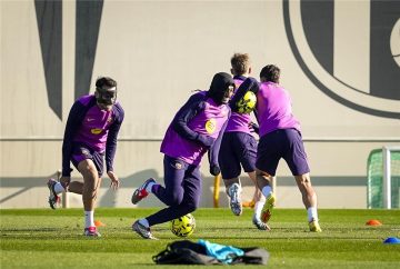 عاجل.. موقف تشيزني وليفاندوفسكي من المشاركة مع برشلونة في مباراة كأس ملك إسبانيا