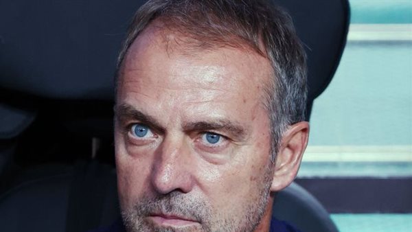 عاجل.. فليك يطلب مدافعًا جديدًا في يناير.. والأزمة المالية تقيد برشلونة