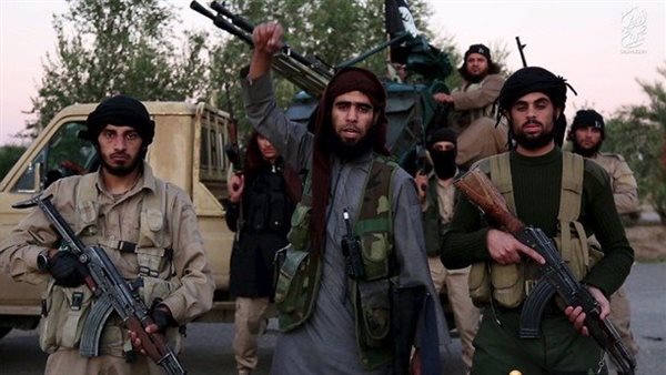 عاجل.. داعش يعيد بناء نفسه في البادية السورية.. وواشنطن تستثمر حادث تدمر لشرعنة قاعدة عسكرية