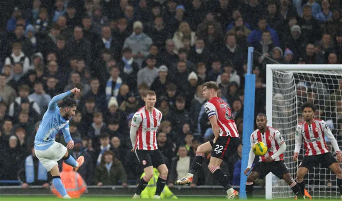 عاجل.. ريان شرقي يسجل هدف مانشستر سيتي الأول أمام برينتفورد