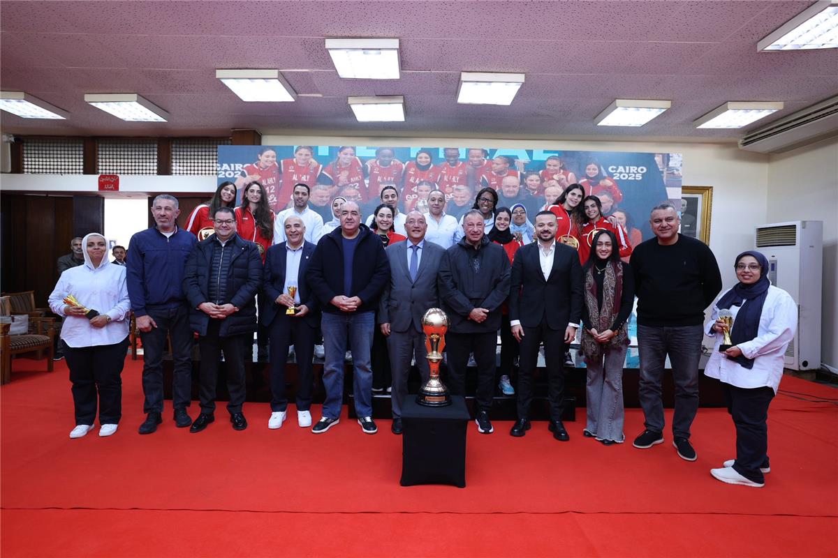 عاجل.. “بطولة خالدة”.. الخطيب يكرّم سيدات سلة الأهلي بعد التتويج التاريخي بلقب إفريقيا