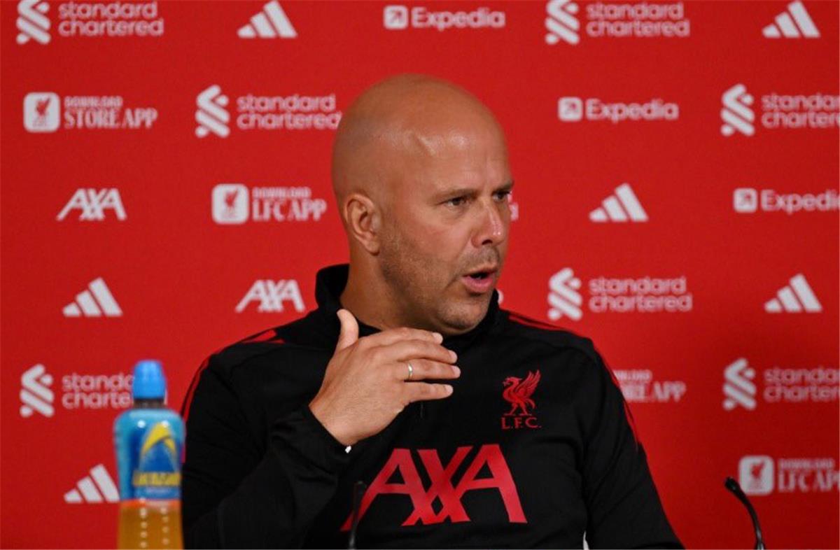 عاجل.. سلوت يثير حماس الجماهير قبل مباراة توتنهام.. ويصرّح: لاعب ليفربول لم يفاجئني