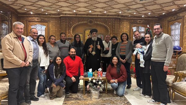 عاجل.. البابا يستقبل خدام كنيسة “مارمرقس والأنبا بيشوي” دبي